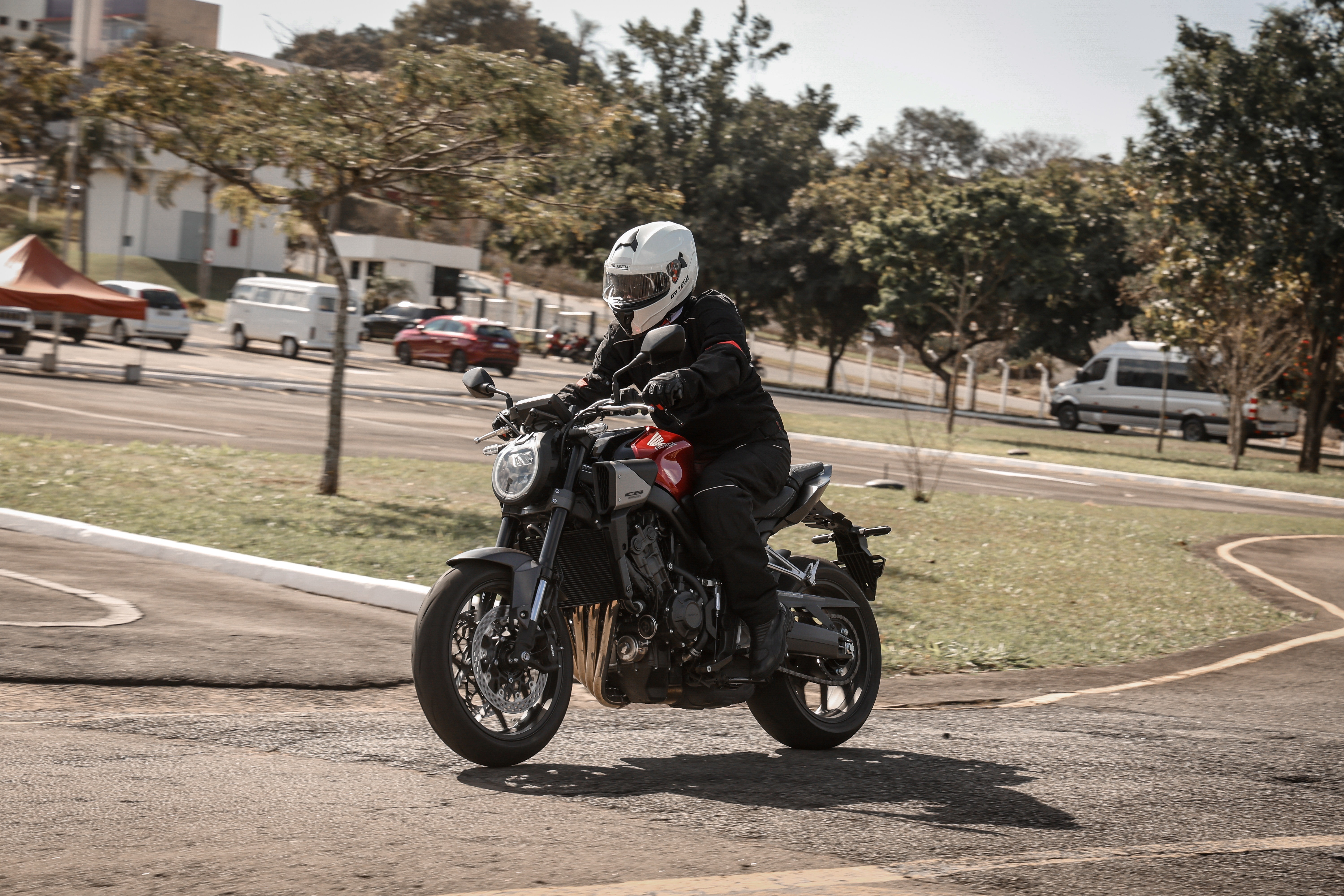 Honda CB 650R chega por R$ 58.270, com novo câmbio amigo dos iniciantes ...