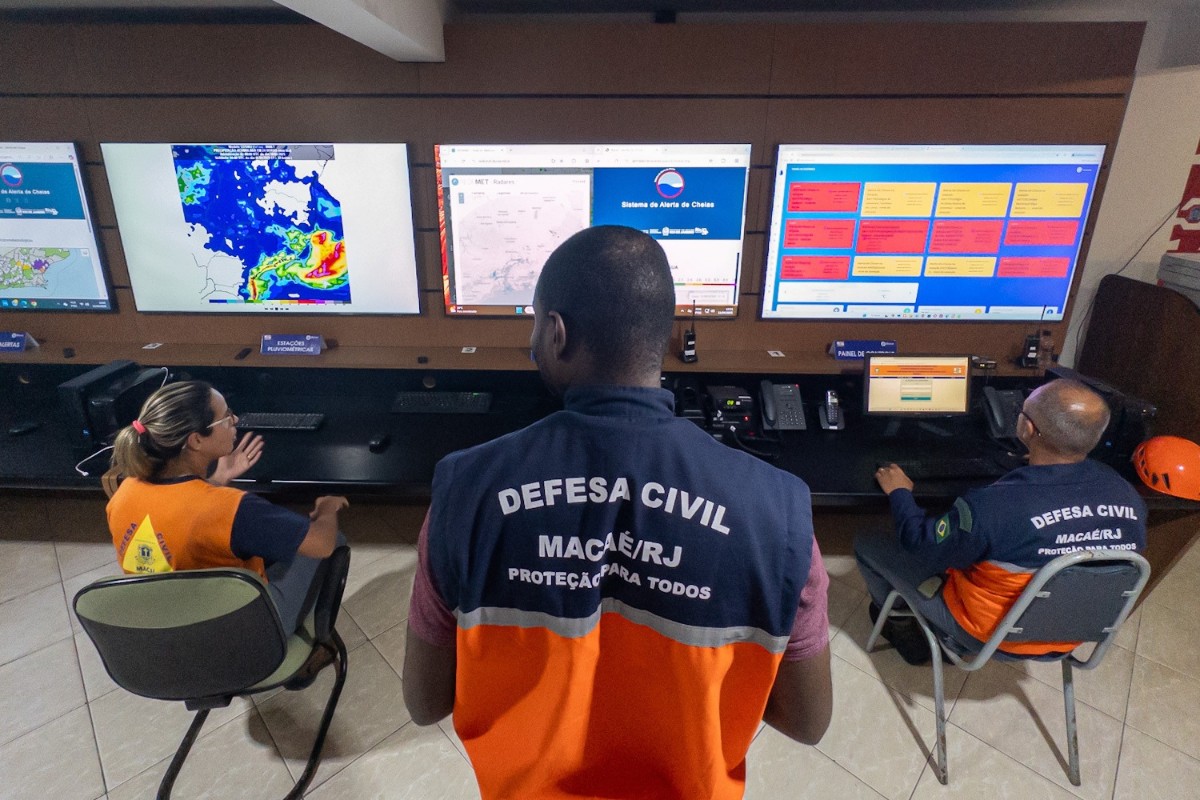 Defesa Civil e Bombeiros monitoram chuvas e emitem alertas no RJ
