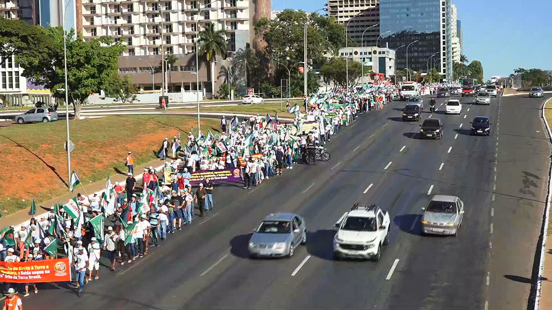 Trânsito na Esplanada dos Ministérios, em Brasília, tem interdição por causa de manifestação