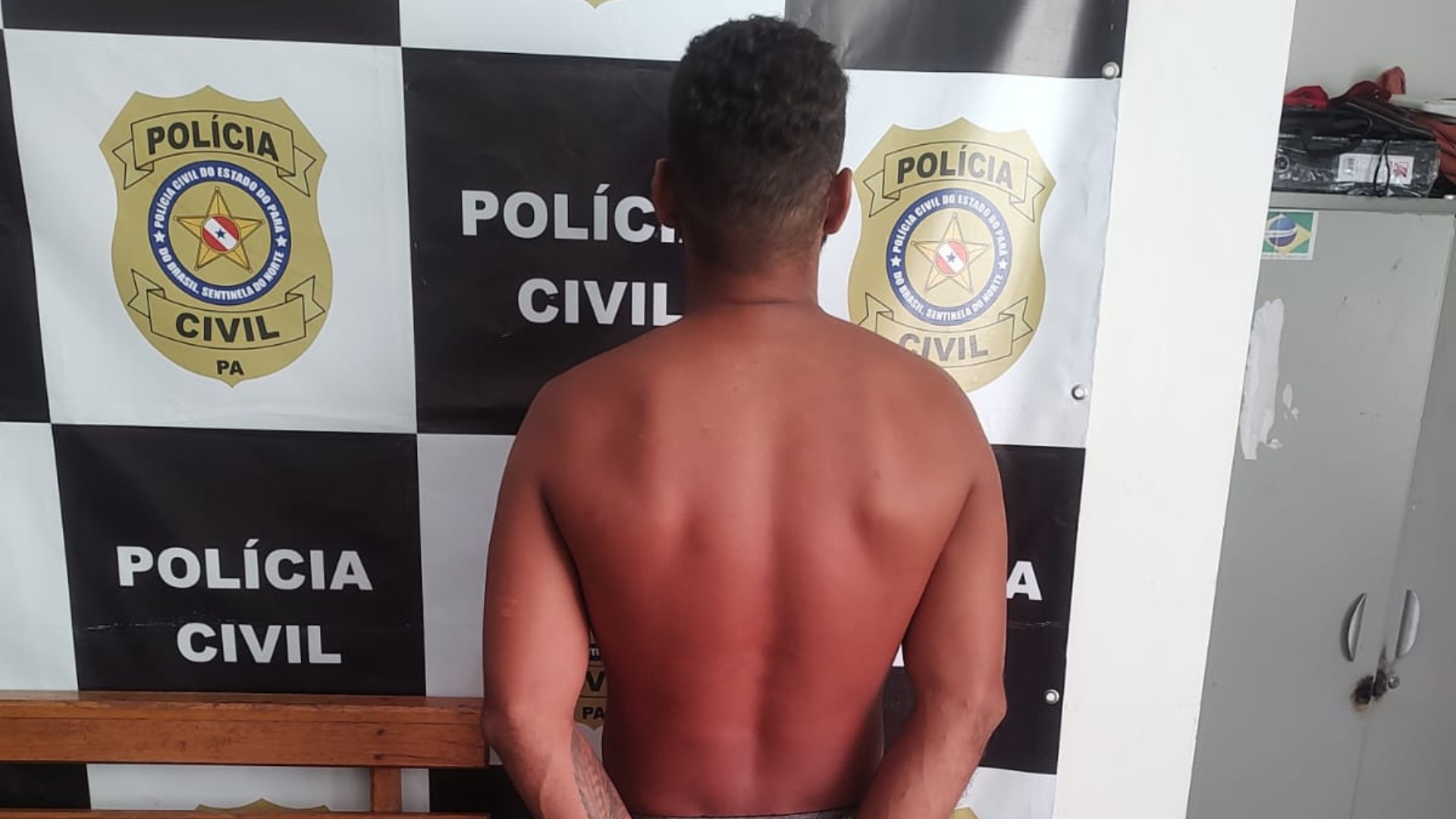 Suspeito de integrar facção criminosa é preso com drogas e tenta quebrar celular para dificultar investigação 
