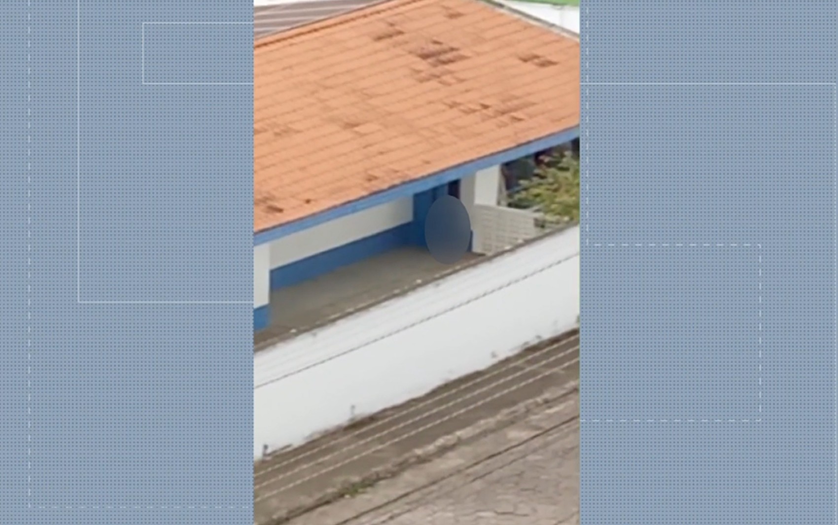 VÍDEO: Criança é deixada do lado de fora de sala em creche de Itajubá; professora é afastada