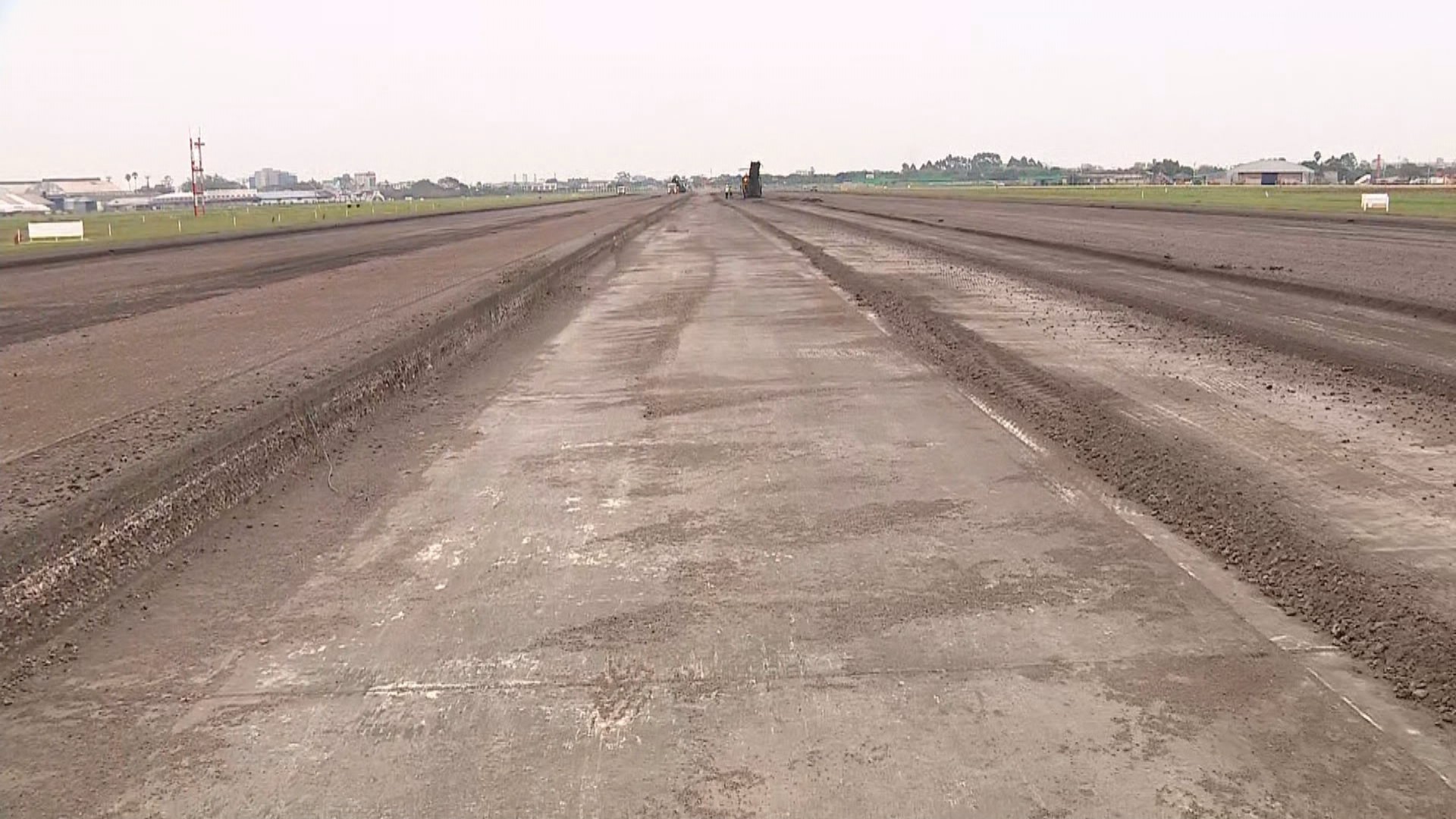 Veja novas imagens das obras de recuperação da pista do Aeroporto Salgado Filho após enchente