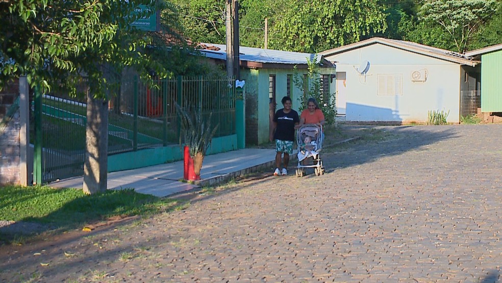 M�es do Matteo comemoram o primeiro ano de vida do menino &mdash; Foto: Reprodu��o/RBSTV
