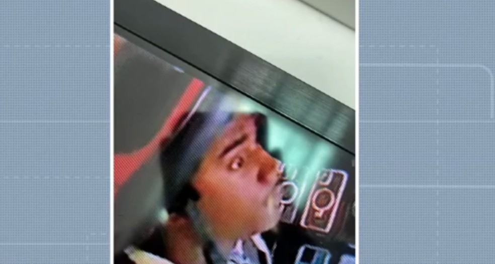 Suspeito foi flagrado por câmera de segurança — Foto: Reprodução/TV Bahia