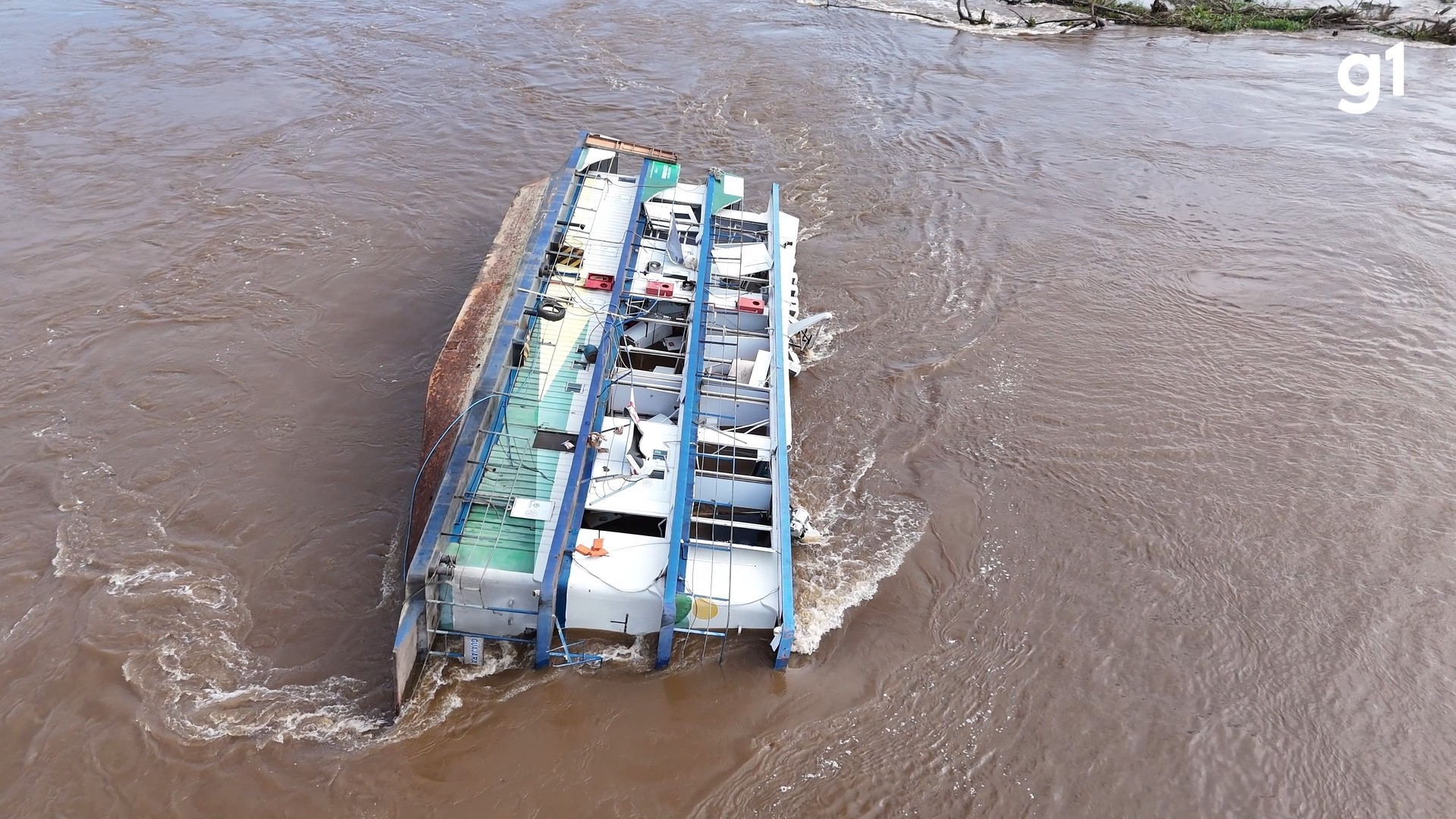 VÍDEO: Quase dois meses depois, governo de RO ainda tenta resgatar barco hospital que afundou no rio Mamoré