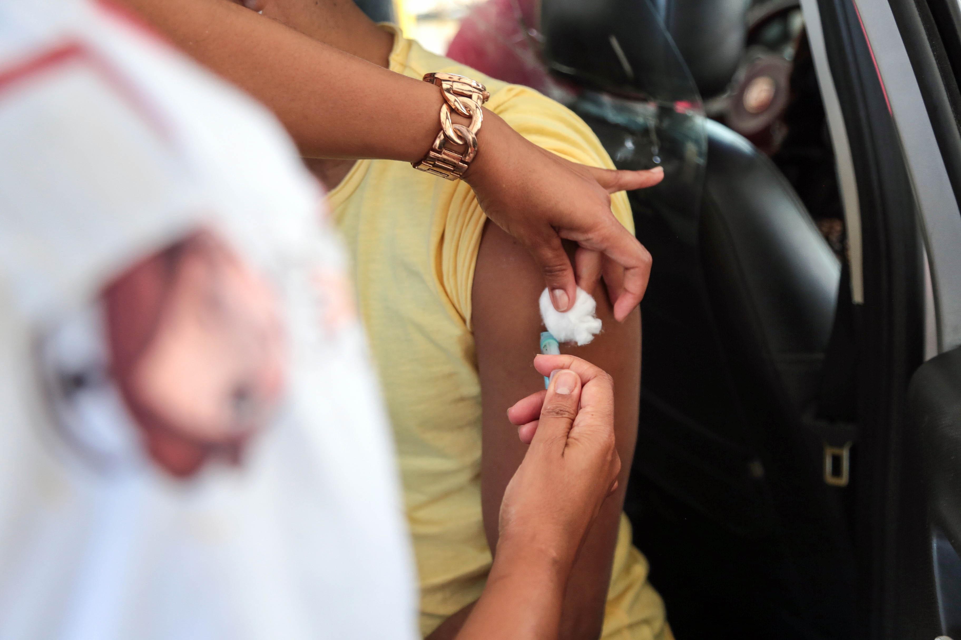 G1 - Fisioterapeuta de Divinópolis, MG cria suporte para secador de cabelo  - notícias em Triângulo Mineiro