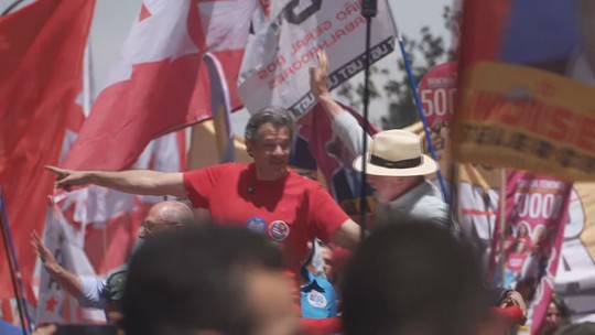 Na véspera da votação, Lula participa de ato com Haddad em SP