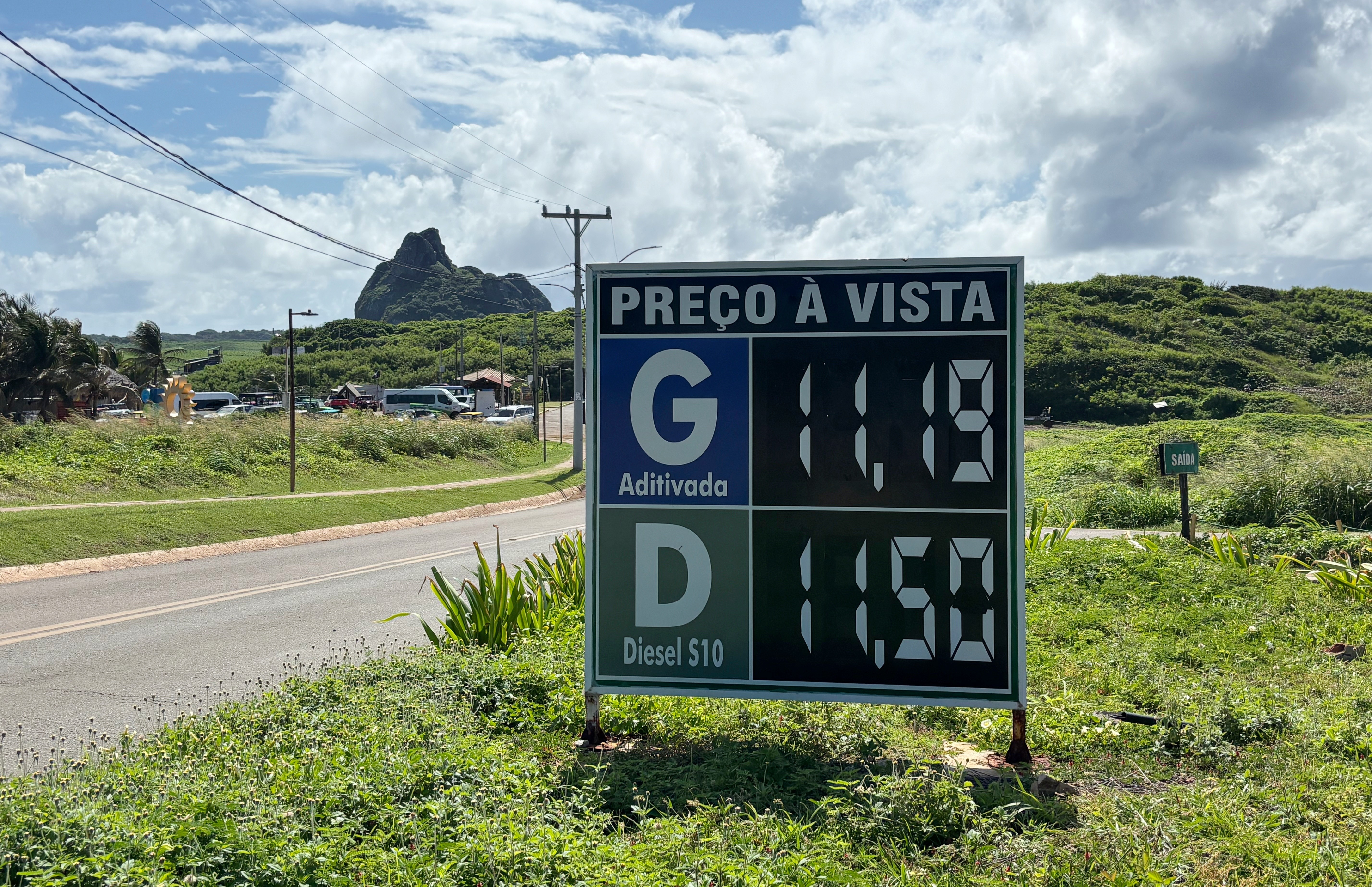Gasolina tem aumento em Fernando de  Noronha e supera R$ 11 por litro