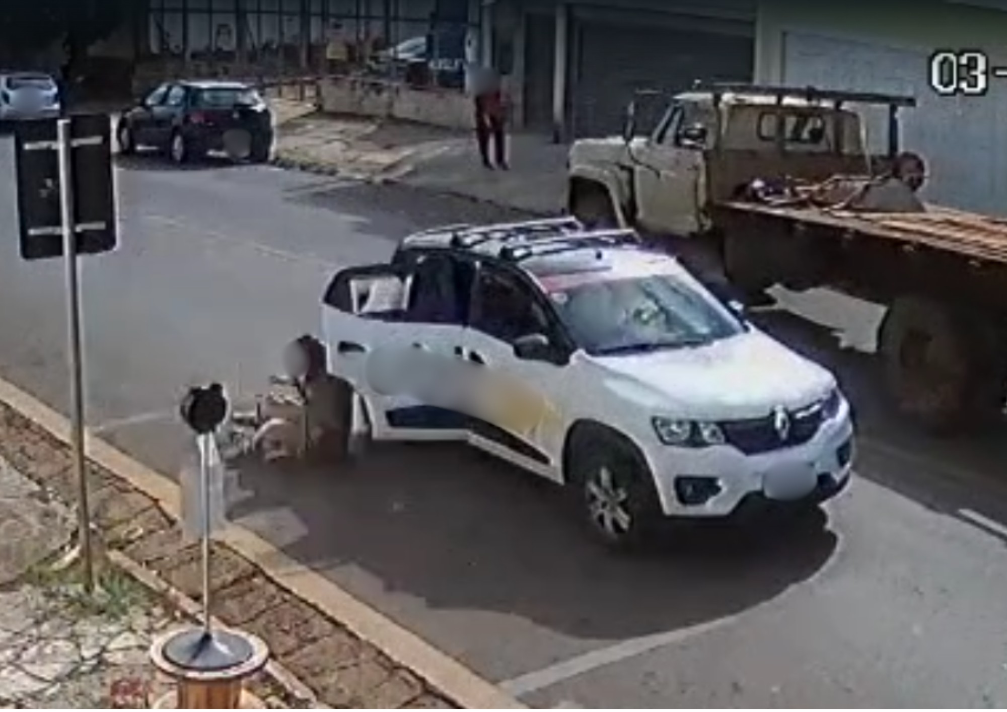 VÍDEO: passageira se joga de carro em movimento durante corrida por aplicativo em Itapetininga