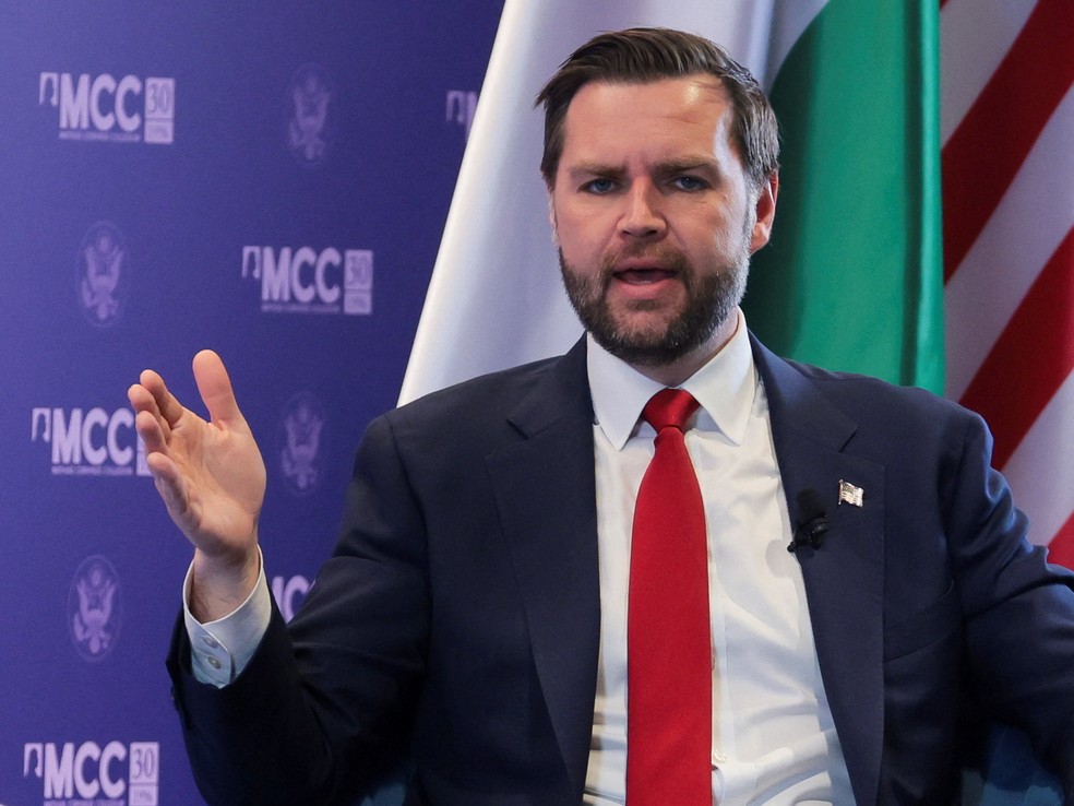 Vice-presidente dos EUA, J.D. Vance, em discurso em Budapeste, na Hungria, em 8 de abril de 2026. — Foto: REUTERS/Jonathan Ernst/Pool