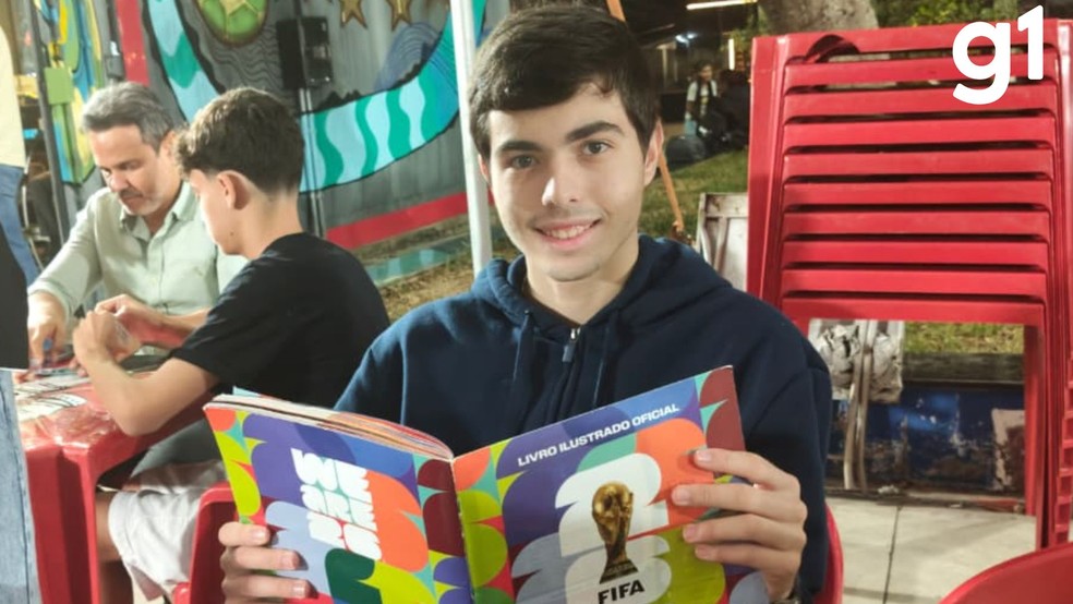 Felipe Furlan Rocha, de 16 anos, coleciona desde 2014 junto a mãe Mirele  Cristina Furlan Rocha em MT — Foto: Abder Khan