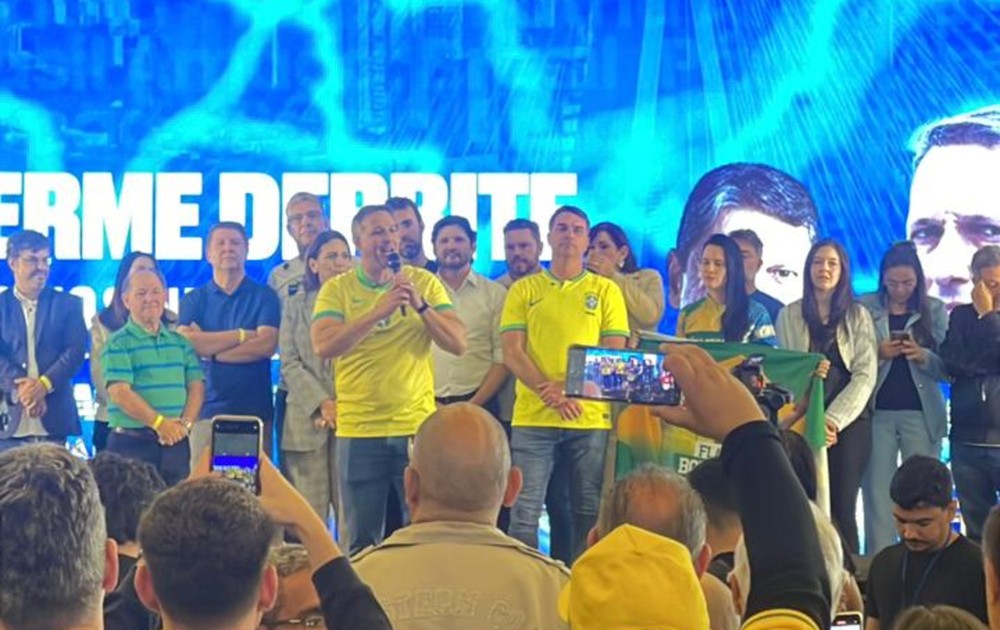 Guilherme Derrite oficializa pré-candidatura ao Senado em evento com a presença de Flávio Bolsonaro