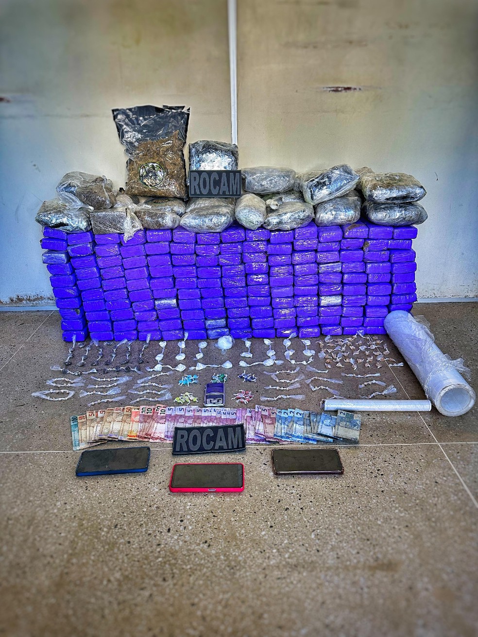 Droga foi apreendida por policiais militares — Foto: Divulgação/PM