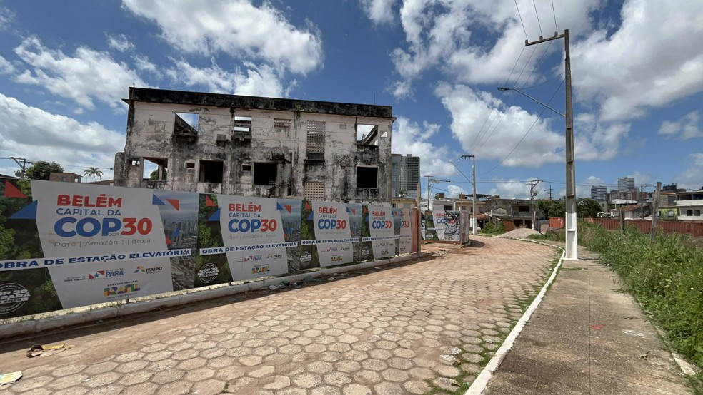Local em que ocorre a obra da estação elevatória. — Foto: Juliana Bessa / g1