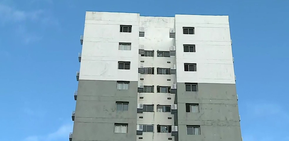 Casal morre após queda de 9º andar durante briga em condomínio em Aracaju. — Foto: Reprodução/TV Sergipe