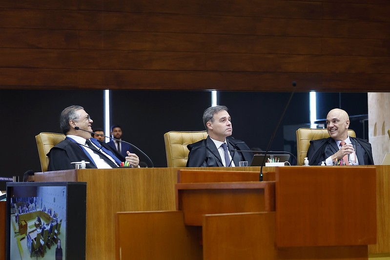 Mendonça, Moraes, Dino e Fachin: o STF em rota de colisão - O Assunto #1801