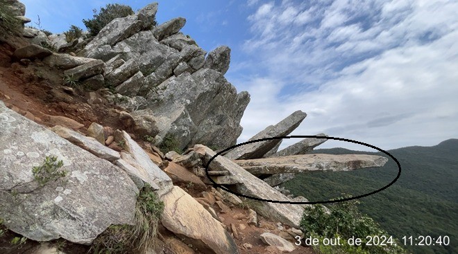 
Estudos avaliam reabertura da Pedra do Surfista, ponto turístico em Florianópolis com 'risco potencial de tombamento'