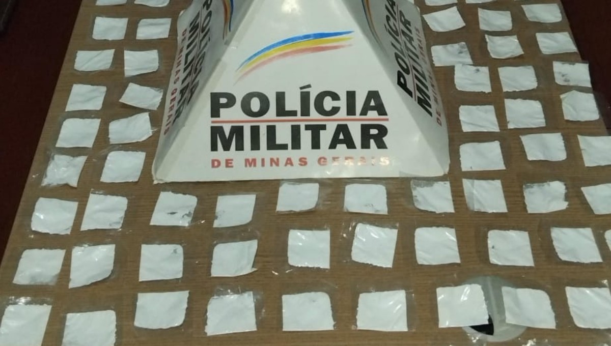 Polícia descobre esconderijo de drogas após prender jovem que engoliu maconha durante abordagem policial