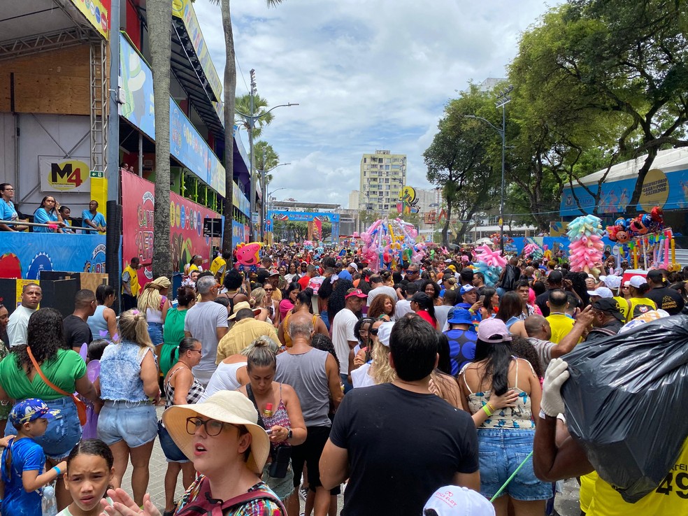 Multidão acompanhou bloco Pipoca Doce — Foto: Mateus Xavier/ g1 BA