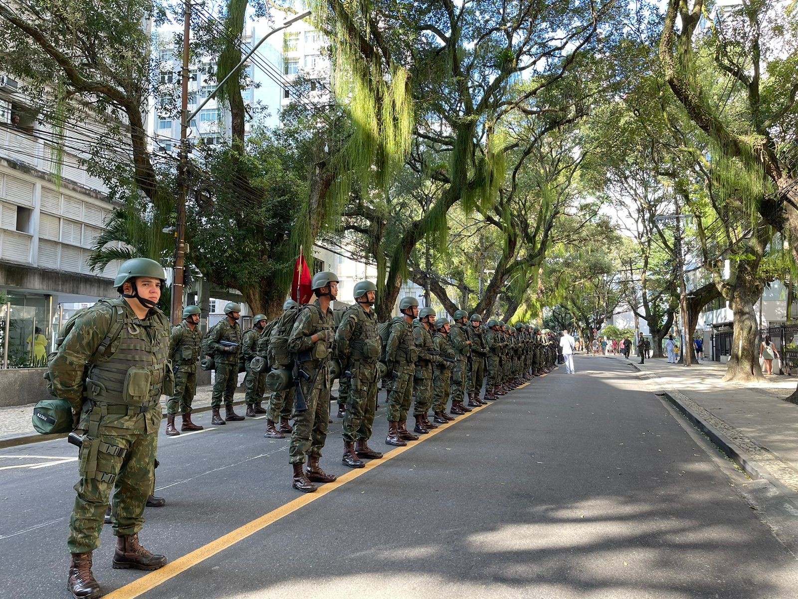 Militares desfilam no sete de setembro, em Salvador