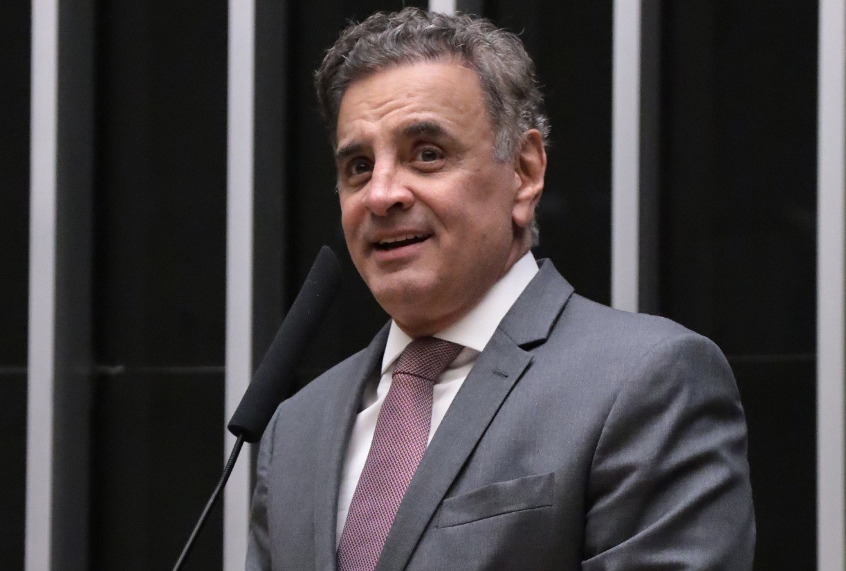 Após 40 anos em mandatos, Aécio Neves diz que não vai disputar nenhum cargo nas eleições de 2026