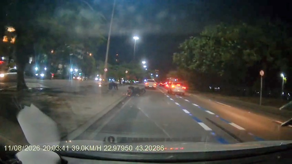2 de 4
Ex-deputado Alexandre de Freitas sofre acidente na Lagoa &mdash; Foto: Arquivo pessoal