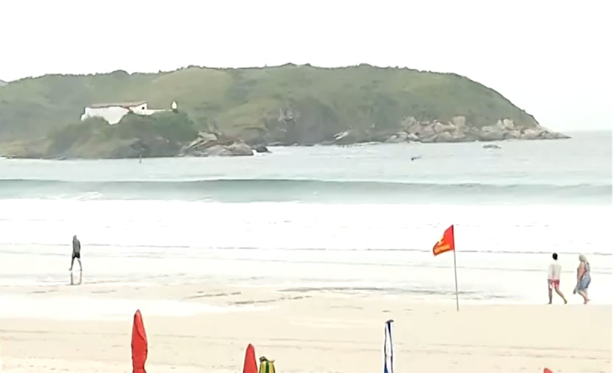 Marinha alerta para ressaca com ondas de até 3 metros no litoral do RJ