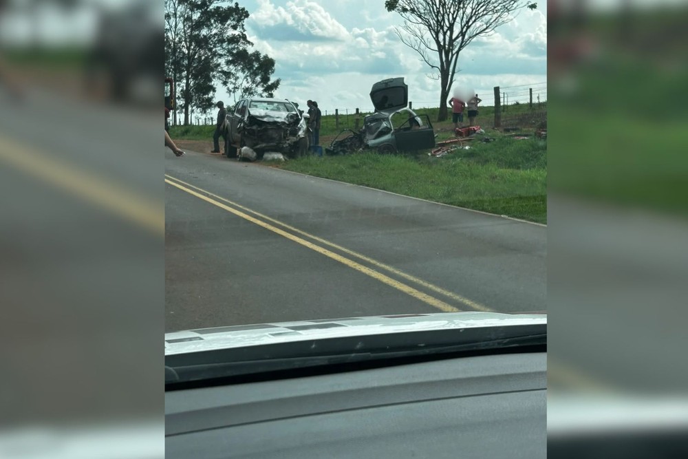 Acidente entre carro e caminhonete deixa quatro mortos em rodovia de Piacatu
