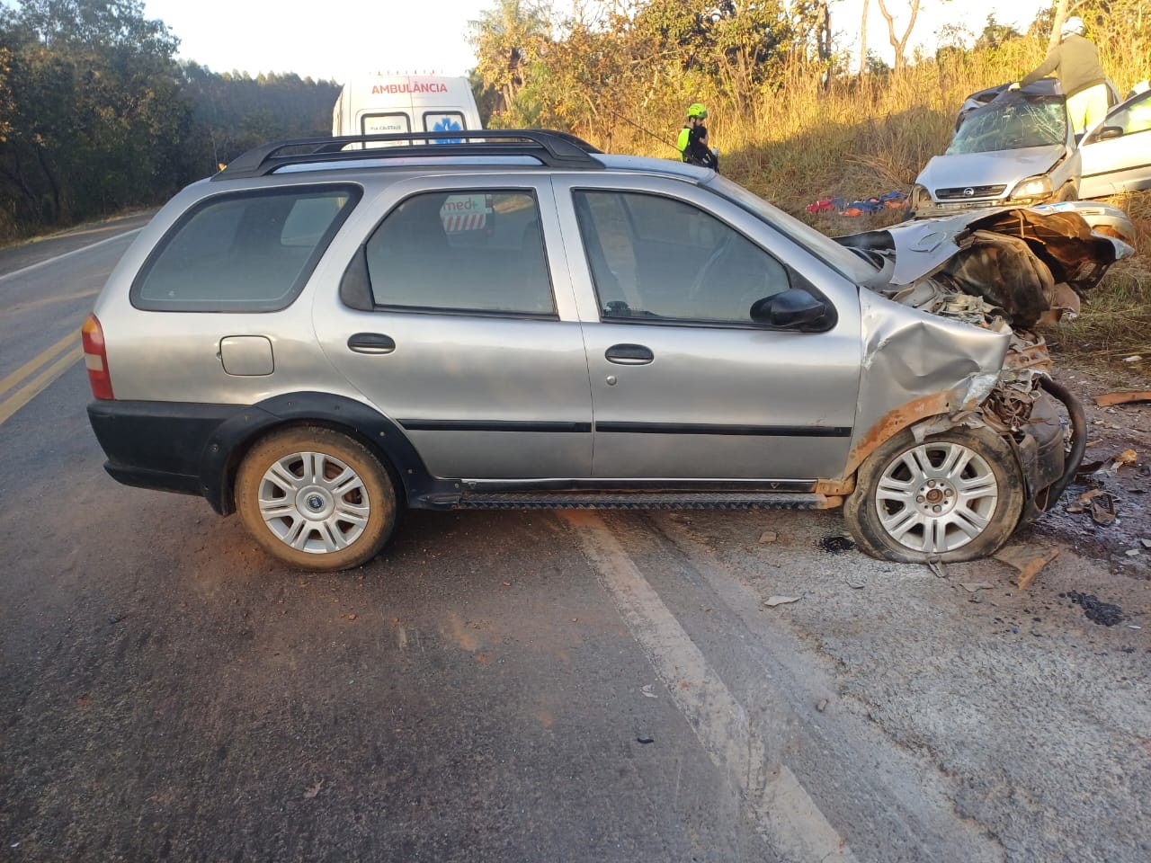 Motorista morre e outro fica ferido em acidente entre dois carros na BR-040