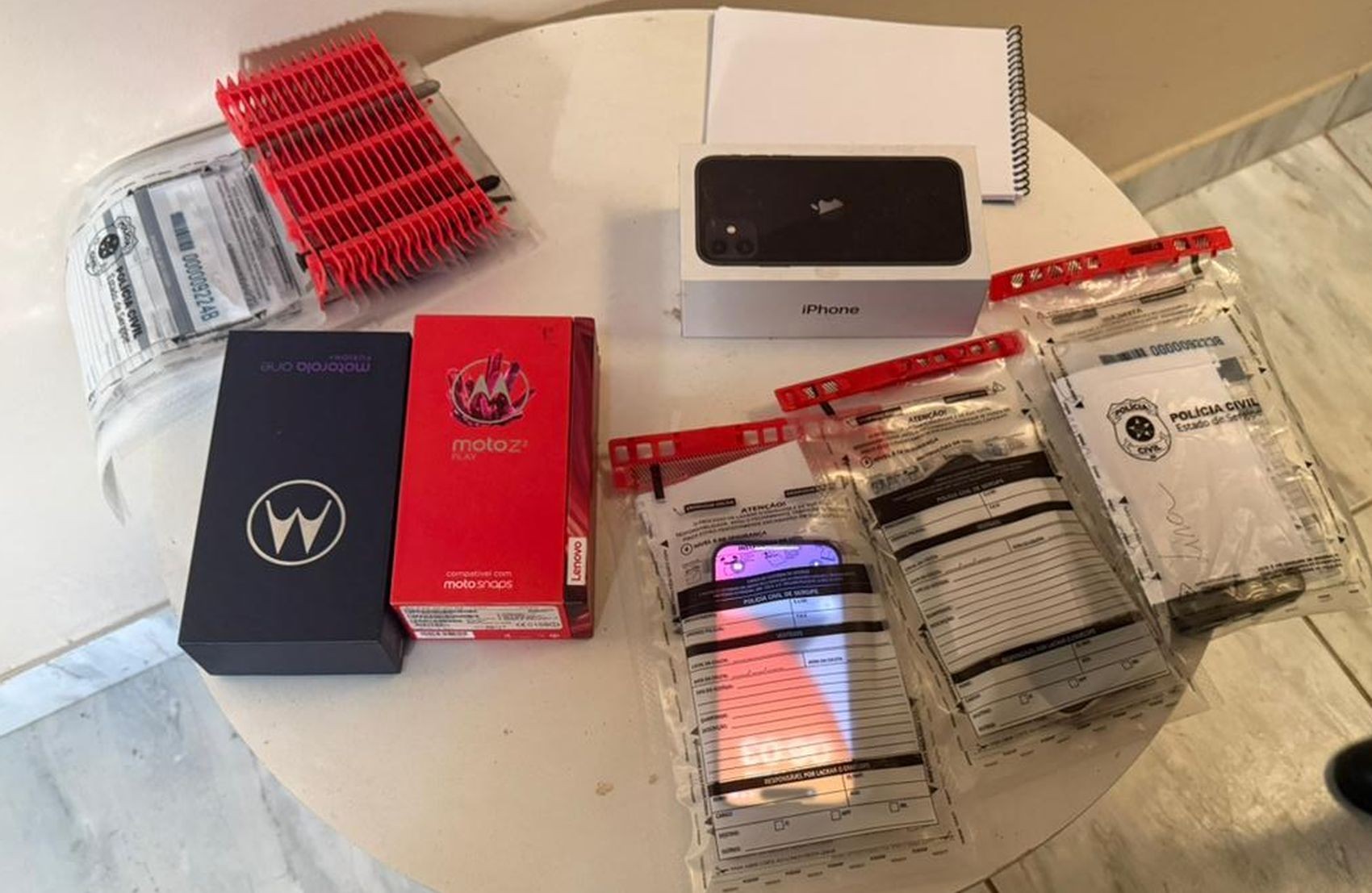 Celulares e dispositivos eletrônicos são apreendidos em operação de combate a crimes contra crianças e adolescentes em Aracaju 