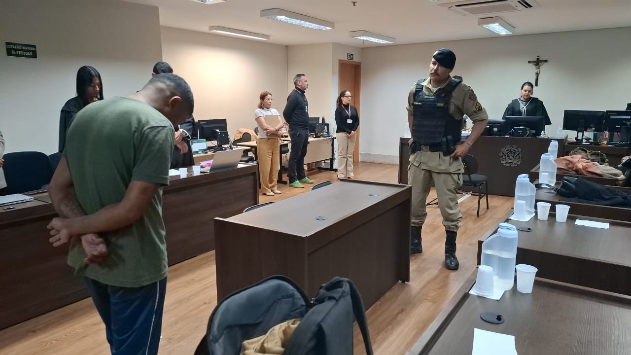 Comparsa de suspeito de matar sargento Roger Dias é condenado a 13 anos de prisão