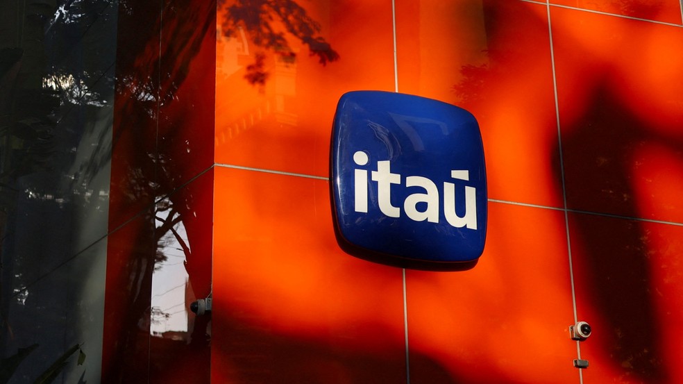Fachada de unidade do Itaú em São Paulo — Foto: Reuters/Amanda Perobelli