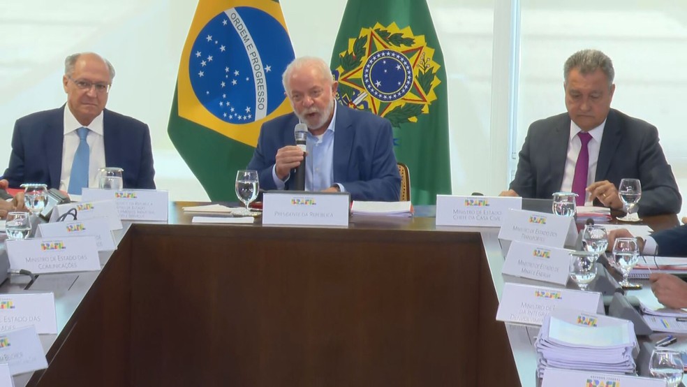 Lula comanda reunião com ministros da área de infraestrutura — Foto: TV Globo/Reprodução