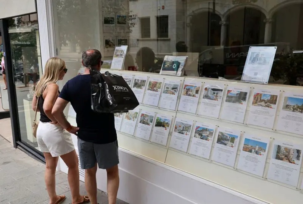 As construções diminuíram enquanto a população aumentava, o que provocou alta dos preços de venda e aluguel de residências — Foto: Andrey Rudakov/Bloomberg via Getty Images (BBC)