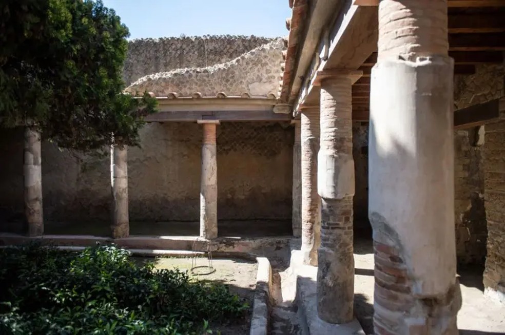A arqueóloga Maria Lauro afirma que escavações mais conhecidas, como Herculano e Pompeia, recebem mais dinheiro. — Foto: Getty Images via BBC