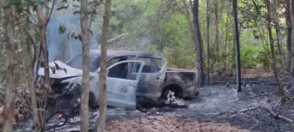 Carro foi incendiado durante a emboscada e um sargento da Polícia Militar teve seu corpo carbonizado dentro de um veículo em Barra do Corda — Foto: Divulgação/Polícia