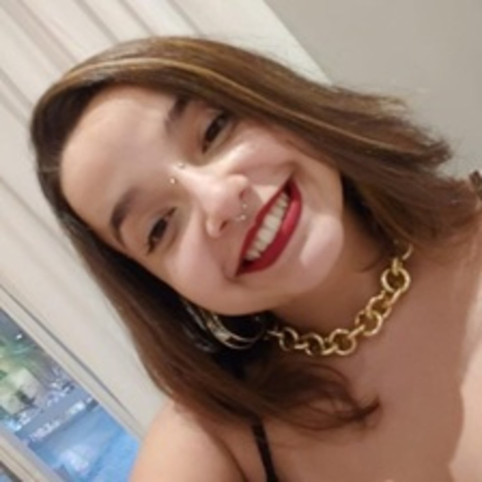 Aline Souza Barros era estudante de Ciências Econômicas na UFV — Foto: Reprodução/Redes sociais