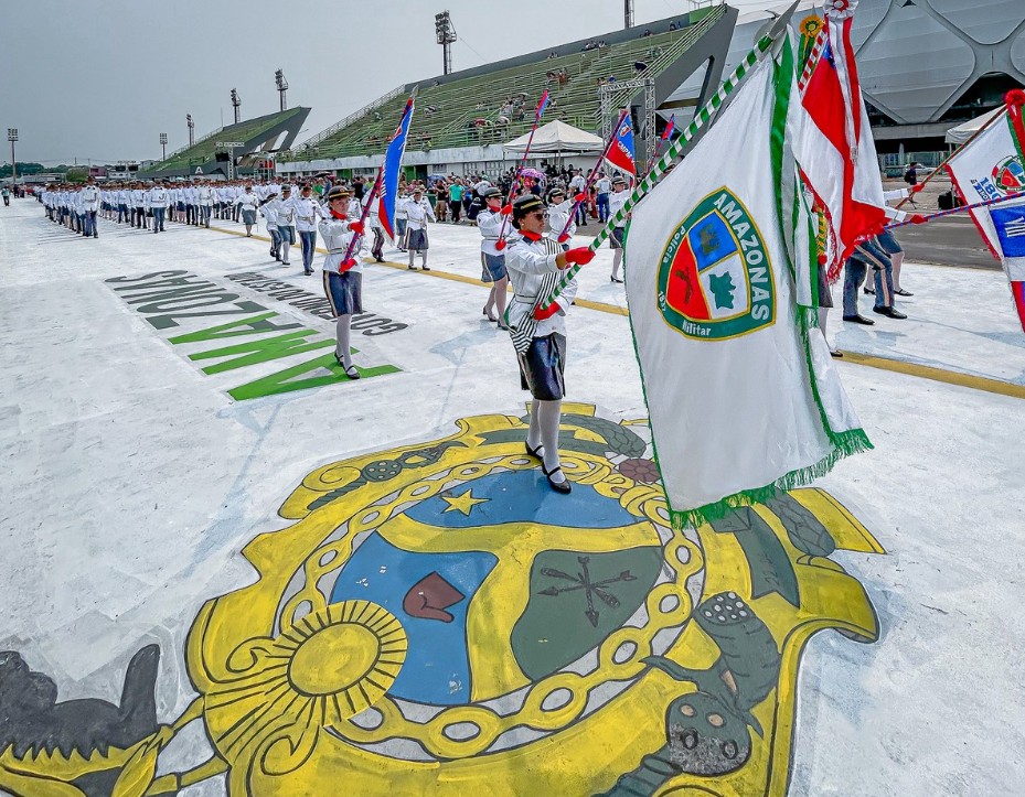 Desfile dos Colégios Militares da Polícia Militar do Amazonas reúne mais de 4 mil pessoas no Sambódromo