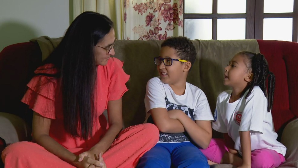 Lúcia e os filhos — Foto: Reprodução/TV Globo