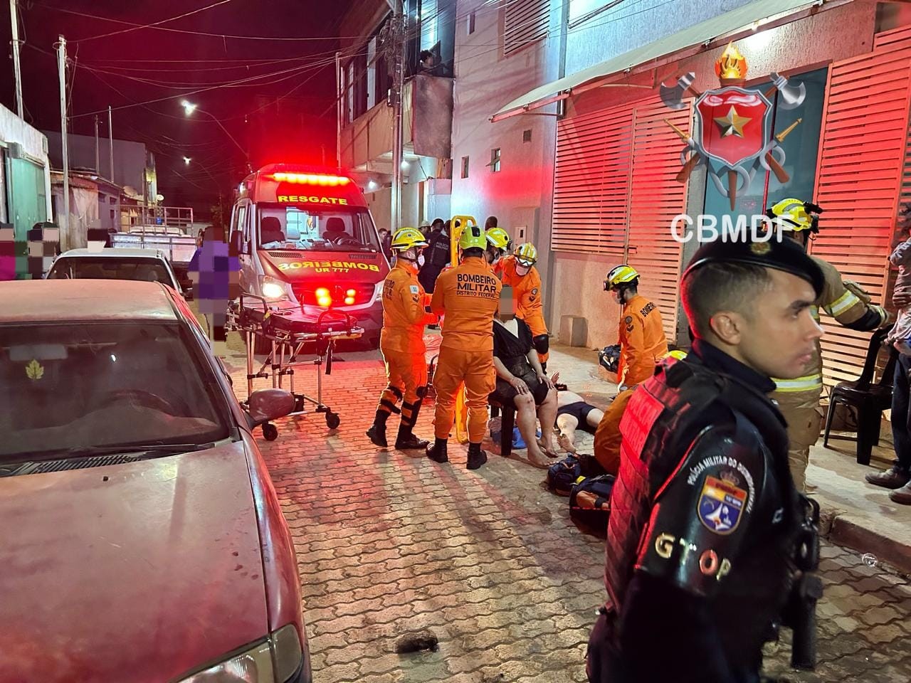 Homem atropela grupo de crianças e mulheres na saída de igreja na Estrutural; criança de 5 anos sofre queimaduras em 40% do corpo