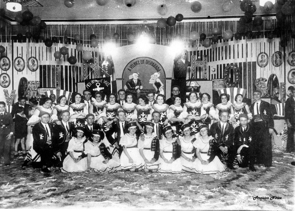 Blocos vinculados aos clubes recreativos continuavam a ter força na década de 1930 em Fortaleza — Foto: Arquivo Nirez