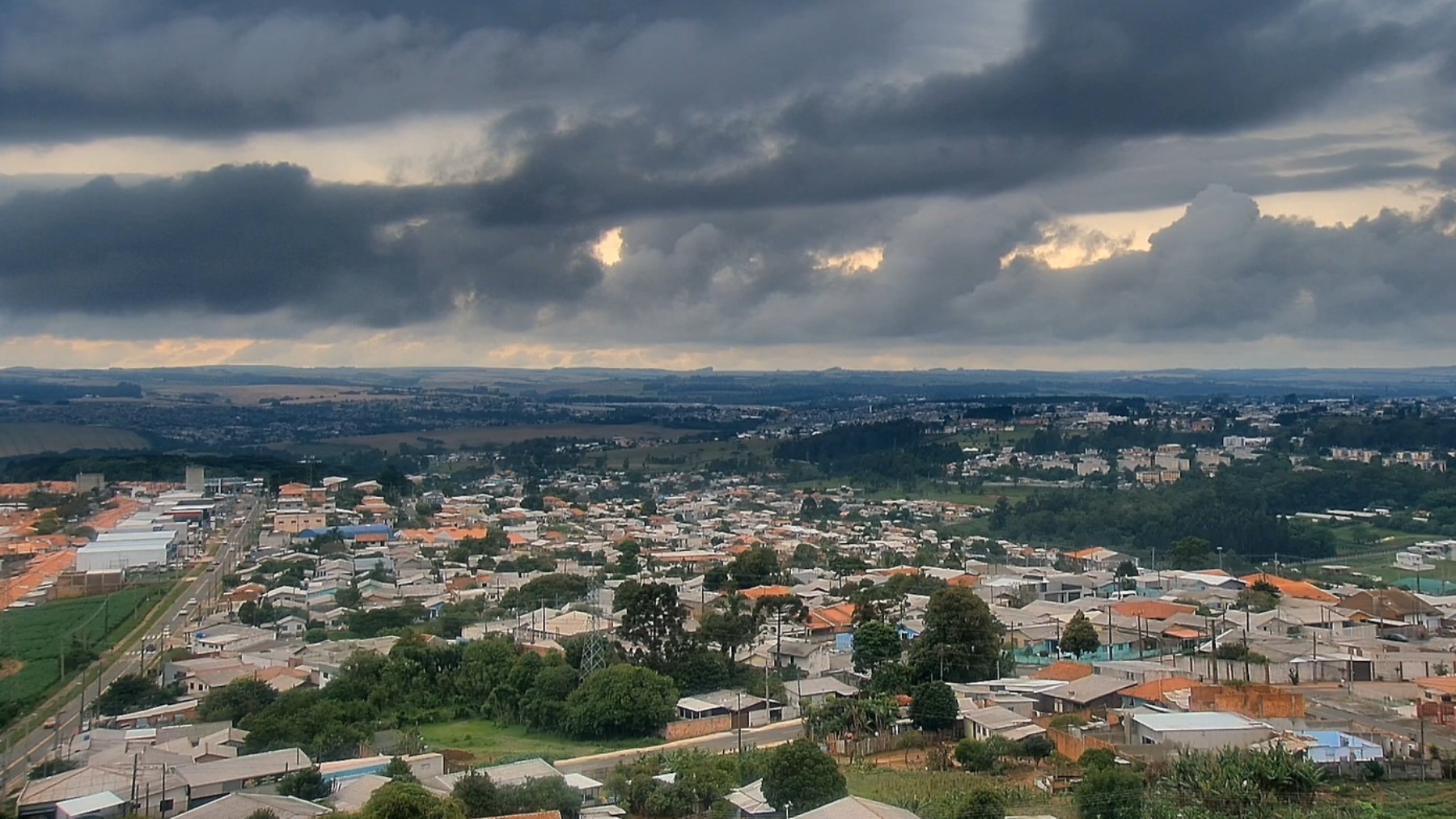 Após temporais, chuva deve dar trégua curta ao Paraná e persistir durante a semana; veja previsão do tempo