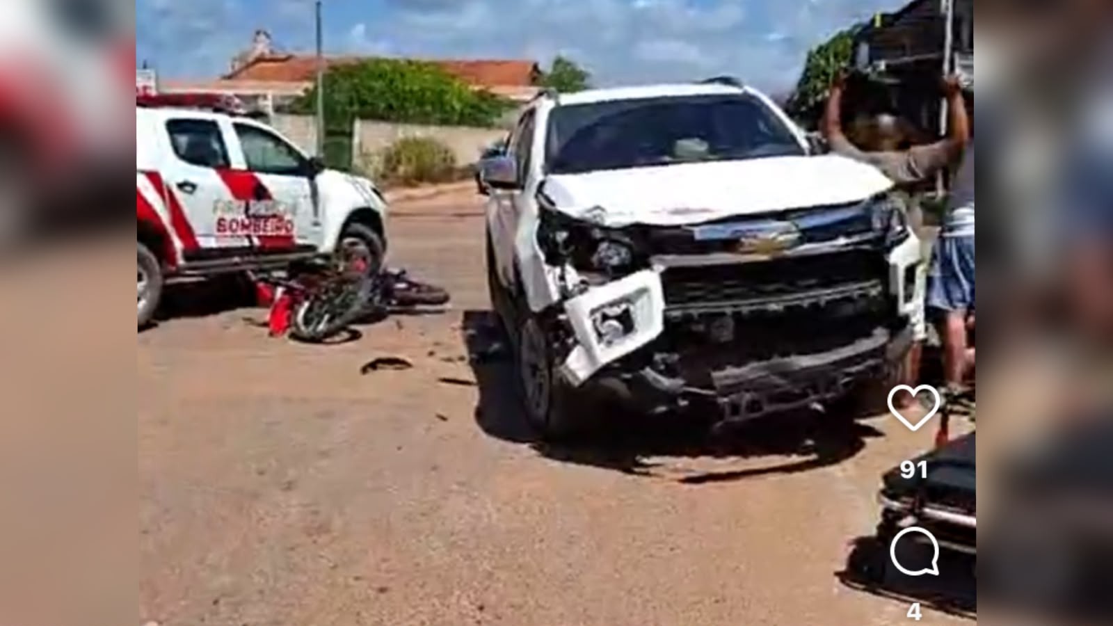 Duas pessoas ficam feridas após batida entre caminhonete e moto em Santarém