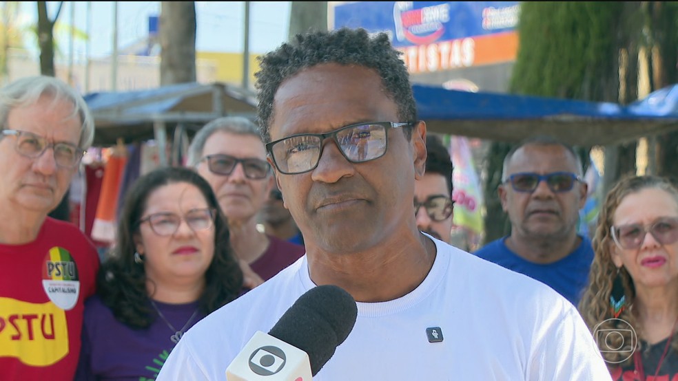 Hertz Dias, candidato à Presidência pelo PSTU, faz campanha em Pernambuco — Foto: Jornal Nacional/ Reprodução