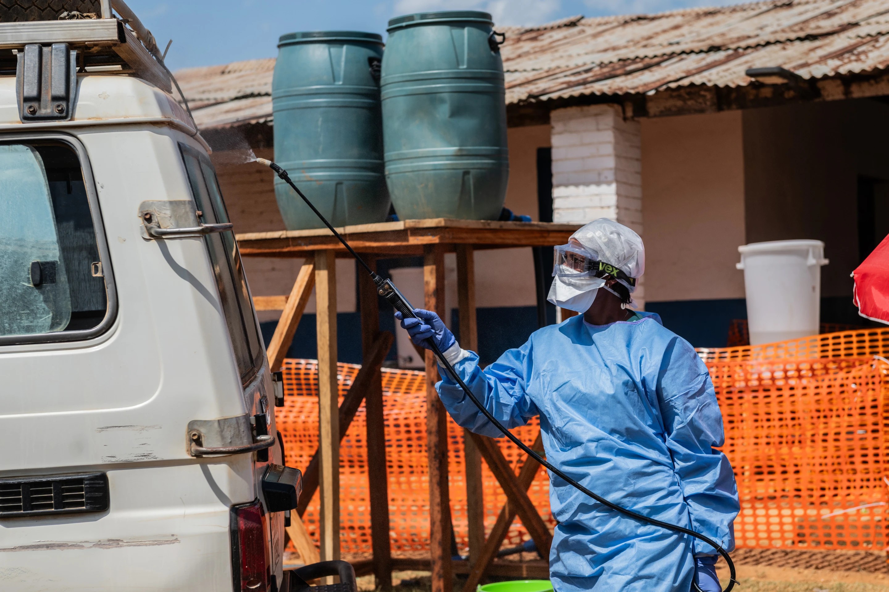 No epicentro do ebola, profissionais de saúde trabalham com pouca remuneração e quase sem descanso