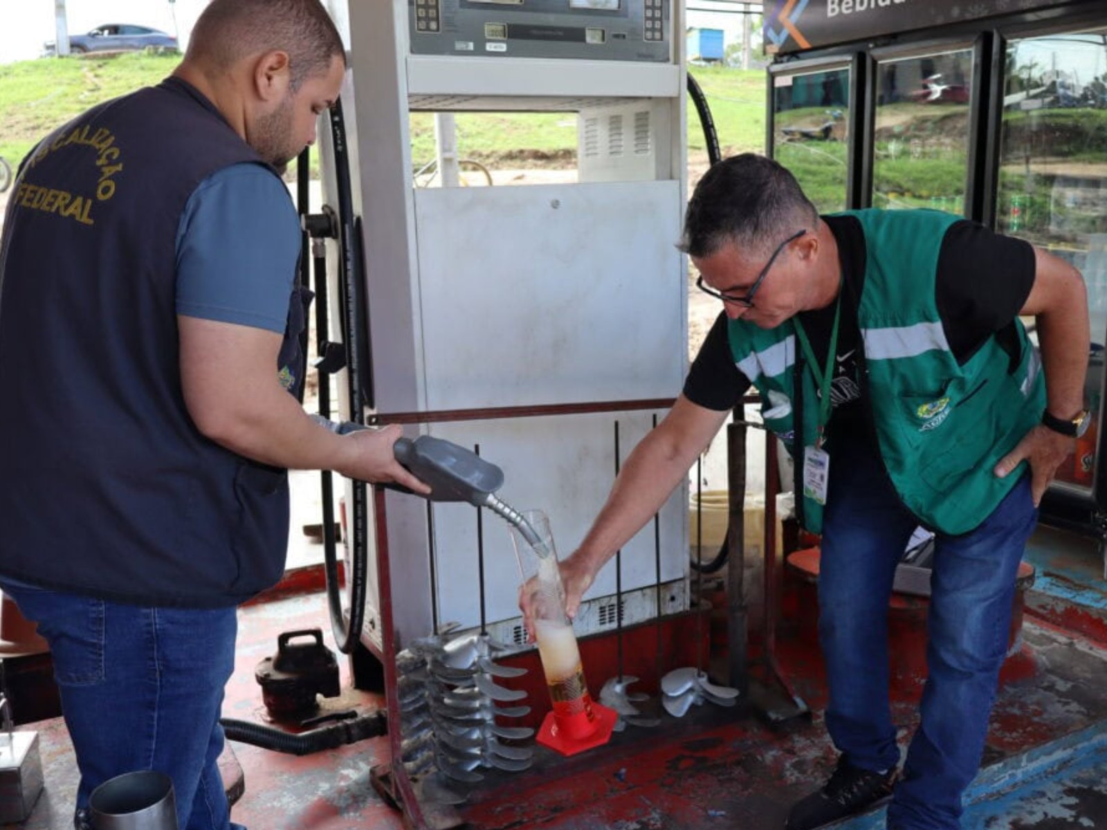 Operação encontra irregularidades em mais de 10 bombas de combustíveis no Acre