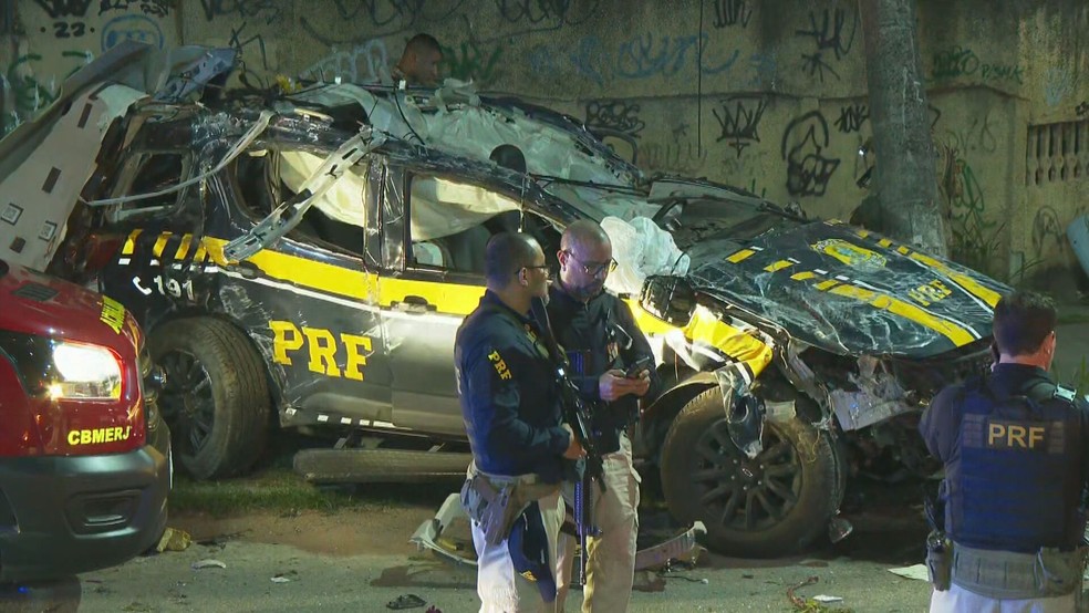 Acidente com viatura da PRF e carro de passeio deixa mortos na Zona Norte do Rio  Foto: Evandro Cardodo/TV Globo