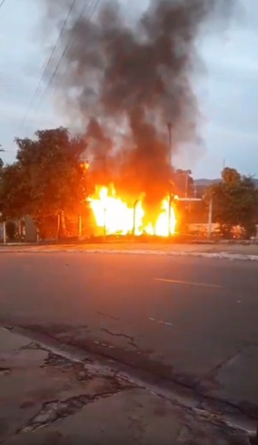 VÍDEO: Incêndio atinge PEV e assusta moradores em São José