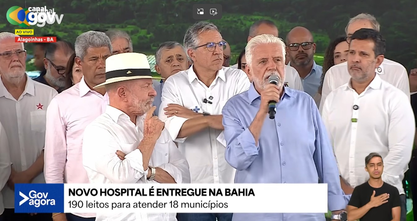 Na Bahia, Lula aparece ao lado de Jaques Wagner após saída da liderança em meio a operação da PF
