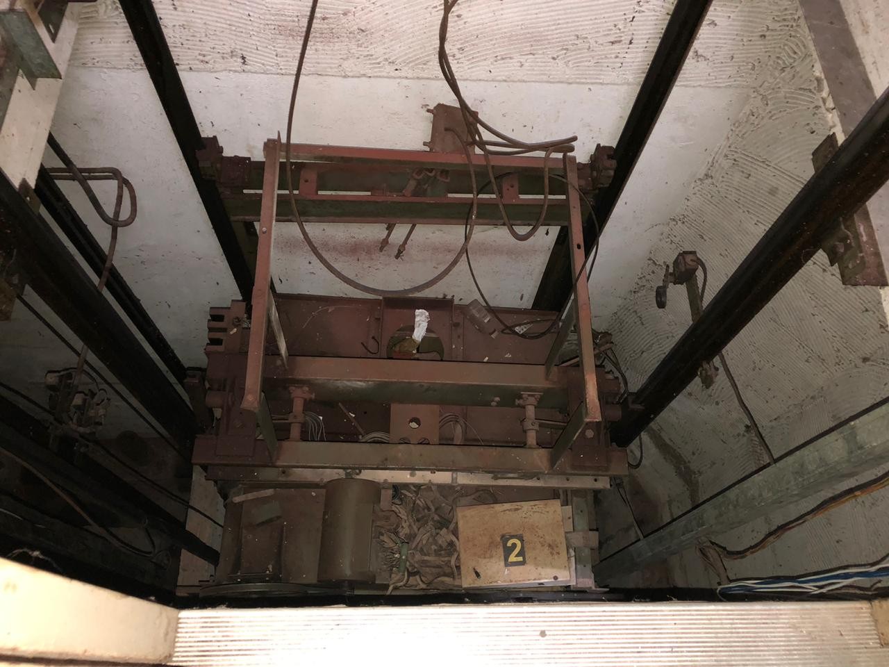 Elevador despenca em SP; empresa alega falha